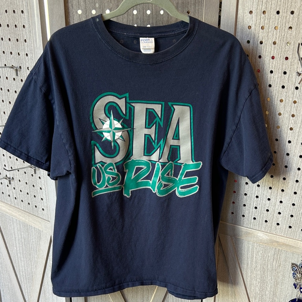 Seattle Mariners Navy Blue Unisex XL T-Shirt with team logo.